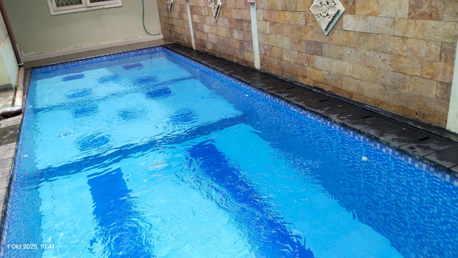 JASA PERAWATA KOLAM RENANG MENTENG