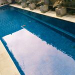 JASA PEMBERSIHAN KOLAM RENANG SENTUL