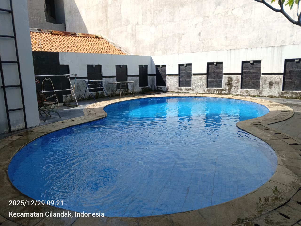 JASA PERAWATAN KOLAM RENANG SAWANGAN